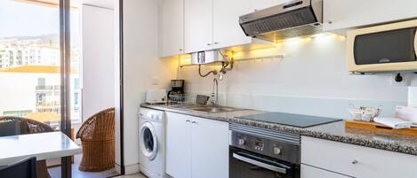 Fridge, microwave, oven, coffee/tea maker