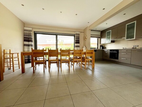 Dining - Villa in Wenduine Near Sandy Beaches (De Haan)