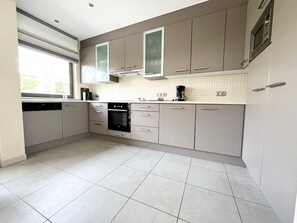 Villa | Private kitchen | Highchair - Villa in Wenduine Near Sandy Beaches (De Haan)