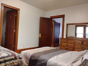 4 bedrooms, WiFi, bed sheets