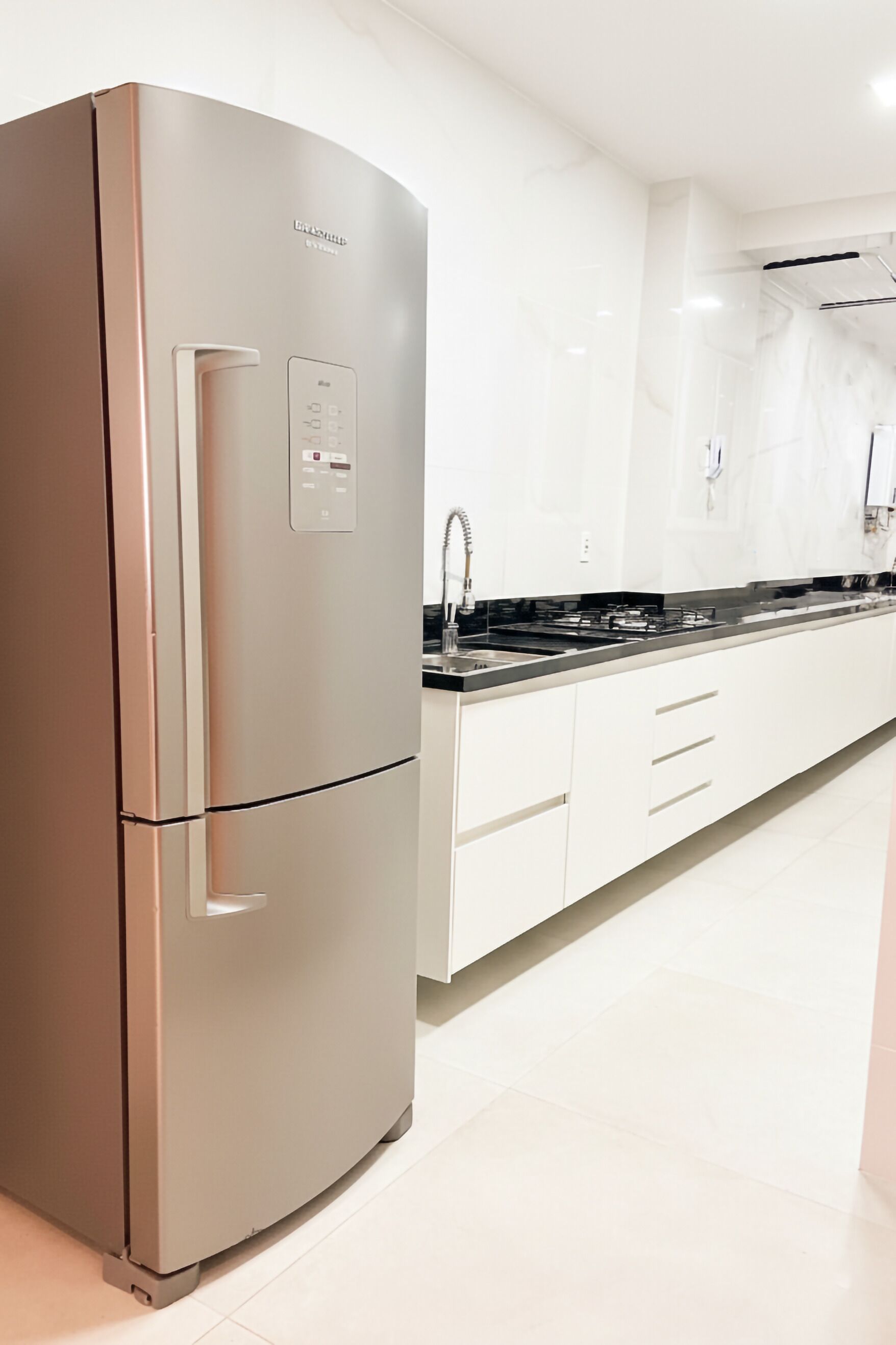 Refrigerador, placa de cocina, cafetera/tetera, utensilios de cocina