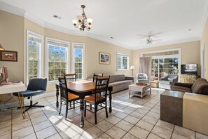 Smart-TV, bøker og PC-skjermer