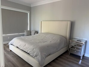 3 chambres, bureau, fer et planche à repasser, accès au Wi-Fi (inclus)