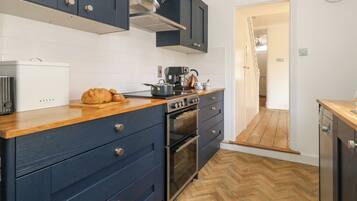 Frigorífico, lavavajillas, hervidor eléctrico y tostadora