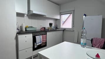 Réfrigérateur, four, plaque de cuisson, cafetiÚre/bouilloire