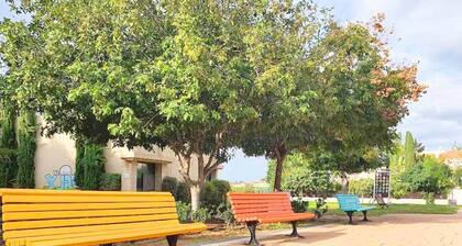 Spacious, Peaceful 2BD, Mamad, Garden, Parking near Kfar Sava