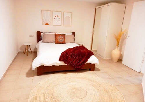 Spacious, Peaceful 2BD, Mamad, Garden, Parking near Kfar Sava