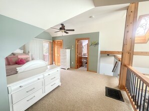 3 bedrooms, free WiFi, bed sheets - Peaceful Getaway on Mio Pond (Mio)