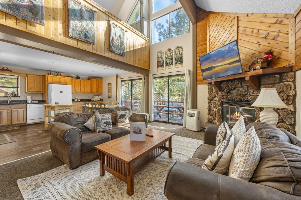 Télévision, cheminée, jeux vidéo, baby-foot