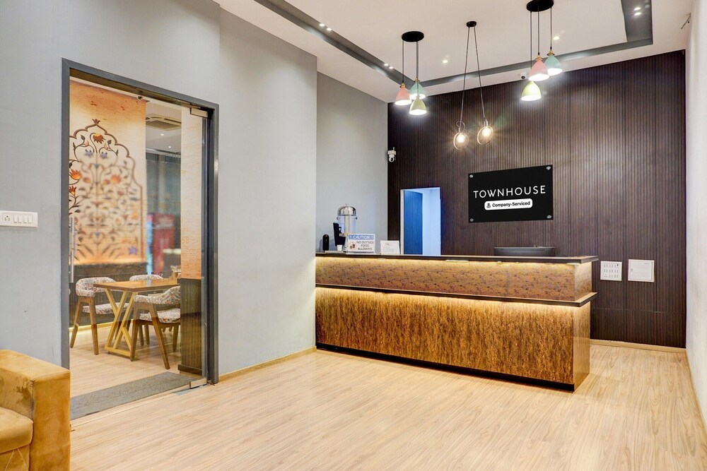 Super Townhouse by OYO Bombay Exhibition Centre Goregaon by null