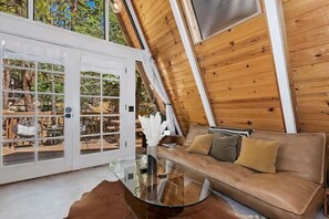 Televisie en een open haard