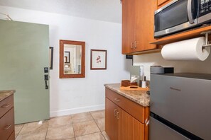 Condo, 1 Double Bed with Sofa bed (Kona Islander Inn#309) | Private kitchen - Kona Islander Inn#309 (Kailua-Kona)
