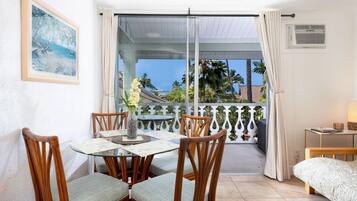 Condo, 1 Double Bed with Sofa bed (Kona Islander Inn#309) | Dining