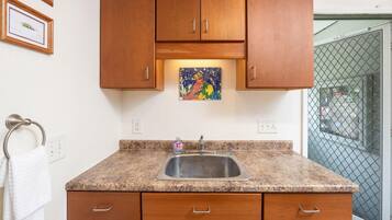 Condo, 1 Double Bed with Sofa bed (Kona Islander Inn#309) | Interior