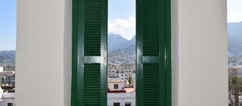 Luxury apartment | fantastic mountain views | heart of medina | wifi | free parking