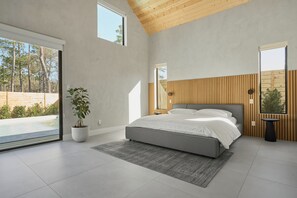 4 habitaciones, tabla de planchar con plancha y cuna de viaje