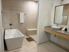 Shower, hair dryer, towels - Boutique hotel with cocktail bar. Pet Friendly (Tucson)