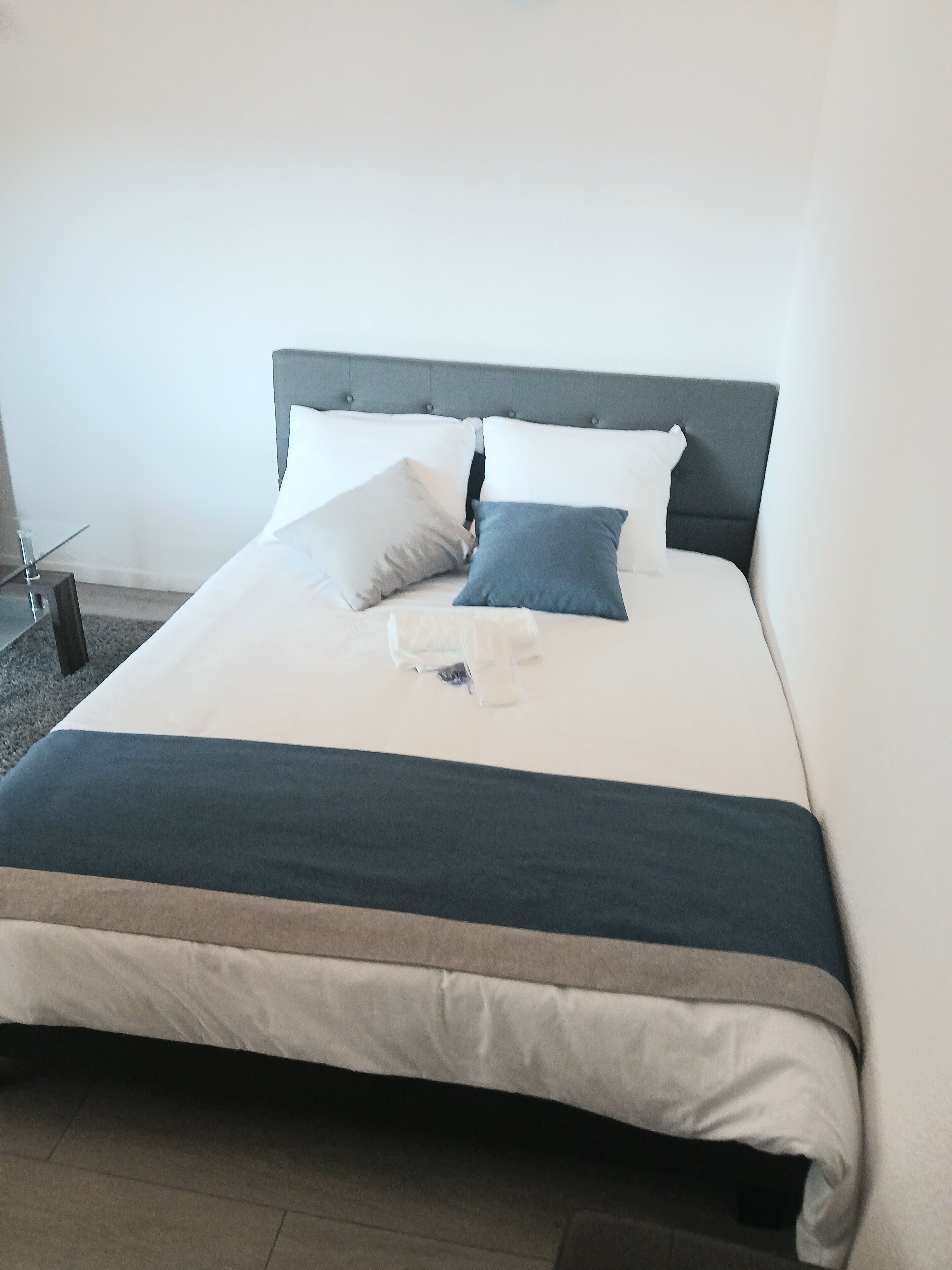 1 chambre, fer et planche à repasser, lit parapluie, Wi-Fi gratuit