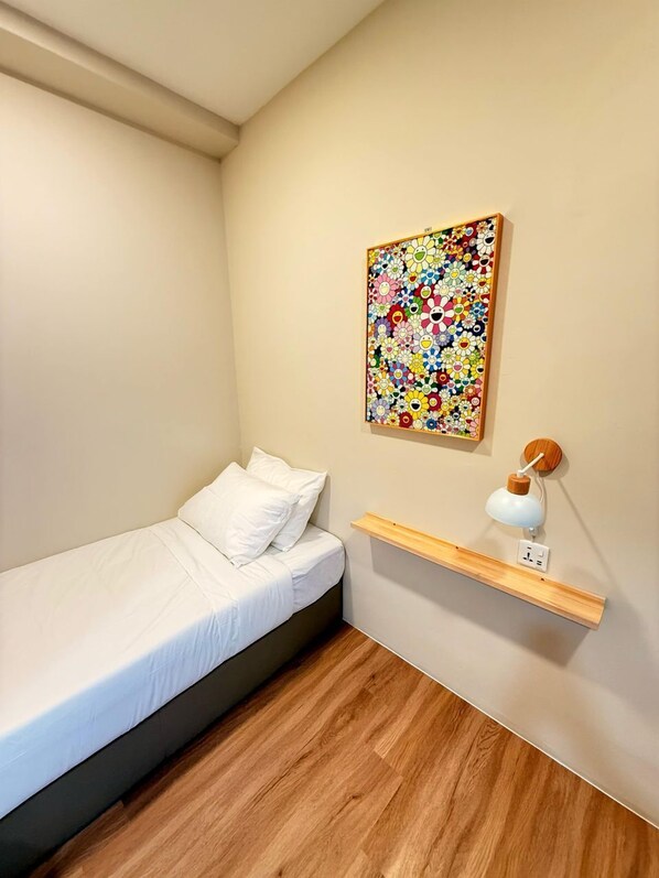 Basic Double Room | Laptop workspace, blackout drapes, soundproofing, iron/ironing board - TwinTrees Kelawai (George Town)