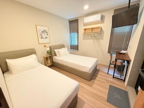 Standard Twin Room | Laptop workspace, blackout drapes, soundproofing, iron/ironing board - TwinTrees Kelawai (George Town)