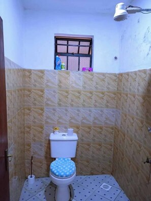 Deluxe Apartment, City View | Bathroom - Lux Suites Ruby Court Apartments Kisumu (Kisumu)