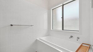 Douche, sèche-cheveux