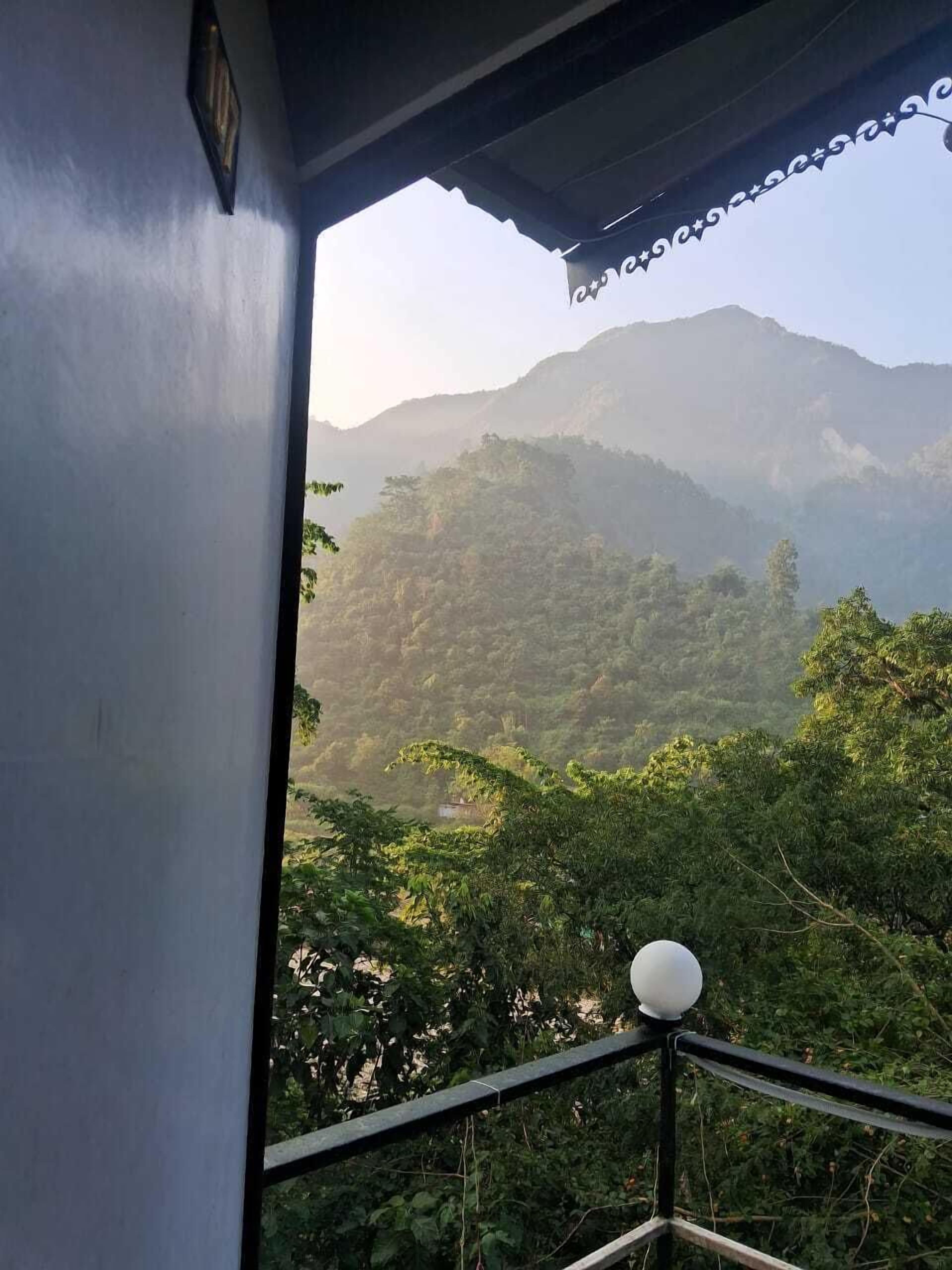 Deluxe Room, Balcony, Hill View | Balcony