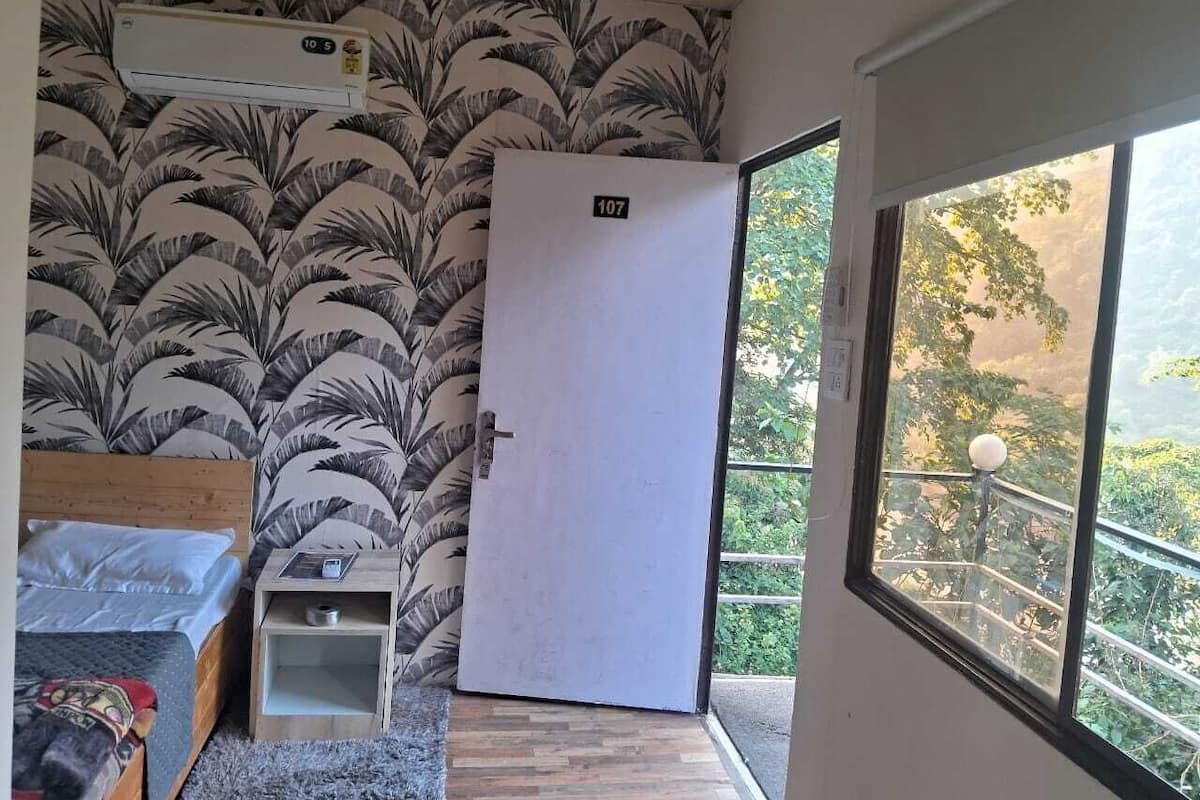 Deluxe Room, Balcony, Hill View | Desk, laptop workspace, WiFi (free)