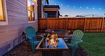 Near Airport: Game Room, Mini Golf, Cowboy Pool, Smart TVs & Air Purifiers