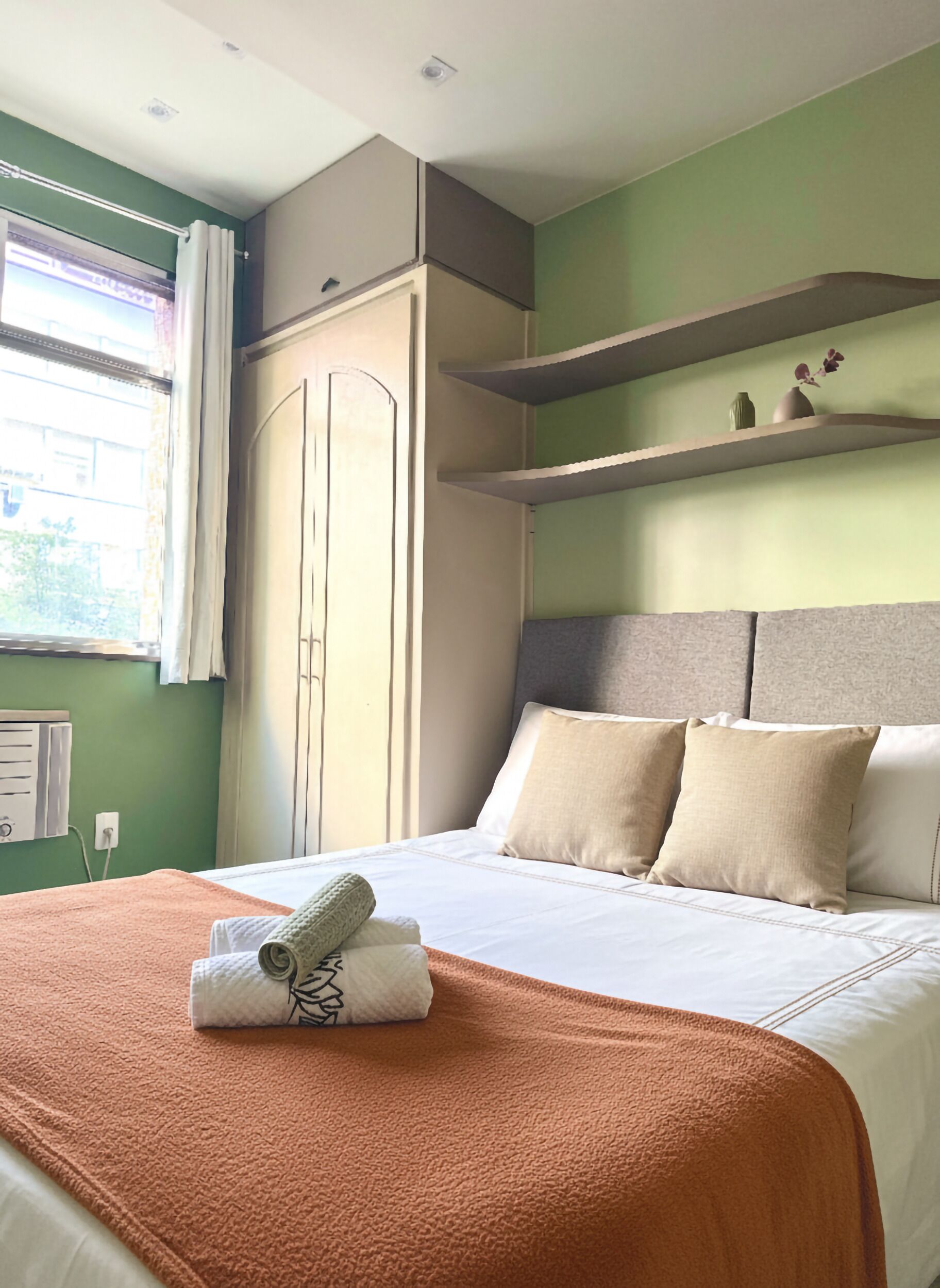 2 slaapkamers, een strijkplank/strijkijzer, gratis wifi, beddengoed