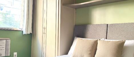 2 室のベッドルーム、アイロン / アイロン台、WiFi (無料)、ベッドシーツ