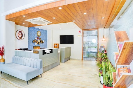 ํ์ฐ์ค | ๋ฆฌ์
์
