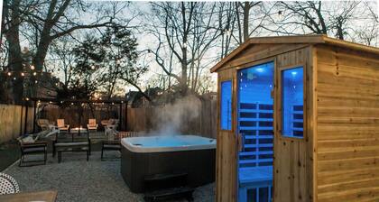 Spacious Lux Cincinnati Group Retreat: Sauna/Spa, Fire pit, 5 min DT
