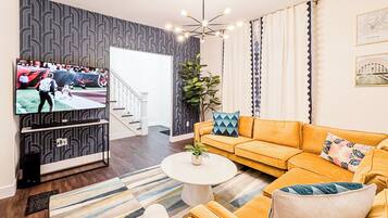 Smart TV, fireplace, books, stereo