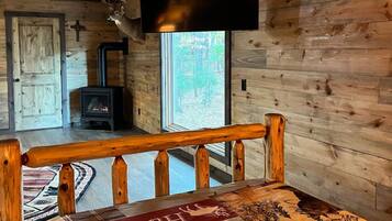 1 bedroom, in-room safe, free WiFi, bed sheets