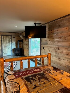 1 bedroom, in-room safe, free WiFi, bed sheets
