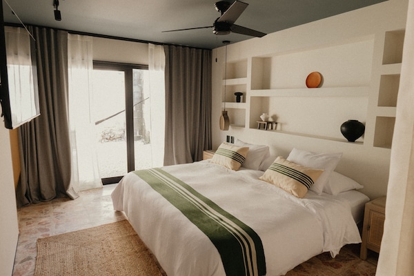 Premium bedding, in-room safe, desk, laptop workspace