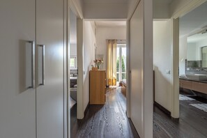 Suihku, hiustenkuivaaja, bidee, pyyhkeet