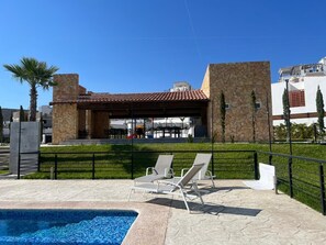 Pool - New Charming 3-bedroom house with Roof Top, WiFi in beautiful Valle de Guadalupe (El Sauzal )