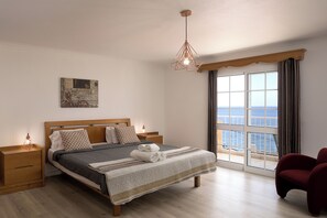 3 habitaciones, tabla de planchar con plancha, wifi y ropa de cama