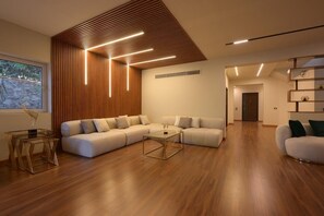 Smart TV, fireplace - Charming 4-bedroom villa with WiFi, AC in peaceful Cairo Governorate (Cairo Governorate)