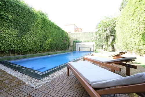 Charming 4-bedroom villa with WiFi, AC in peaceful Cairo Governorate