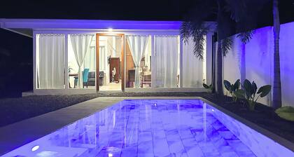 Charming 3-bedroom house with WiFi, AC in welcoming Fortuna, near Arenal!