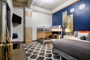 1 bedroom, iron/ironing board, travel cot, free WiFi