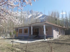 المنشأة من الخارج