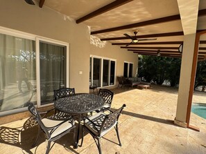 Outdoor dining - Casa Nimbu (Brasilito)