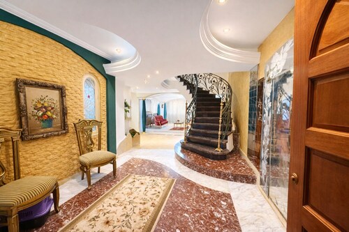Cairo Apt w/ Nile view near Egyptian Museum, Cairo Tower & Tahrir Square + Wi-Fi