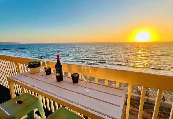 Property grounds - Oceanfront 2 Bed 2 Bath, 2 Parking Spots, Lovely View (Redondo Beach)