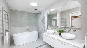 Doccia, asciugacapelli, asciugamani