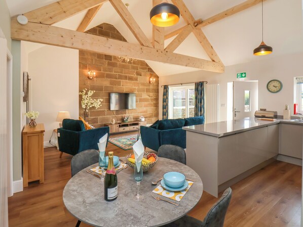 Dining - Lottie's Cottage at Broadings Farm (Whitby)